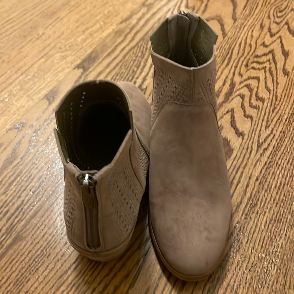 Vince Camuto Beige Cut-Out Ankle Boots - Picture 4 of 7